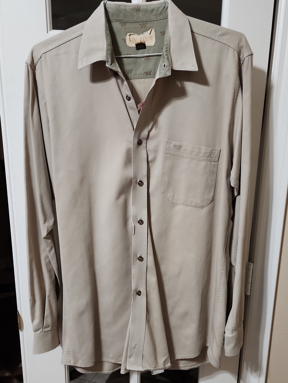Men's King Ranch Long-Sleeve Button-Up Shirt in Light Beige EUC Metal Buttons
